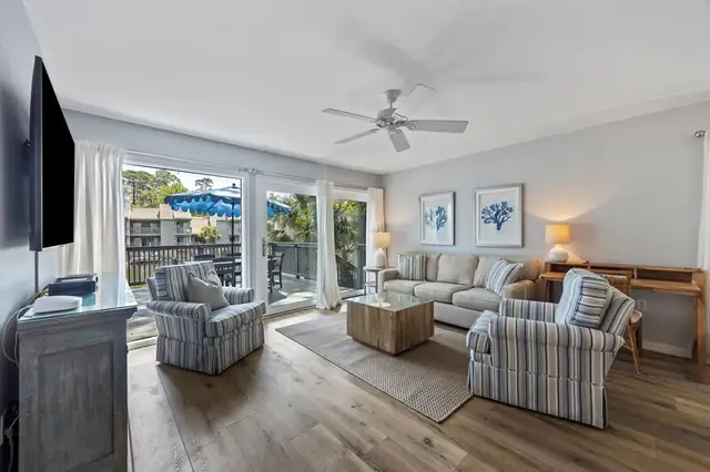 Living room at Hickory Cove 5